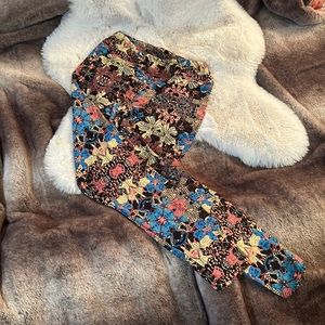 Lularoe leggings in a floral pattern pinks, blues and yellow Sz OS China.